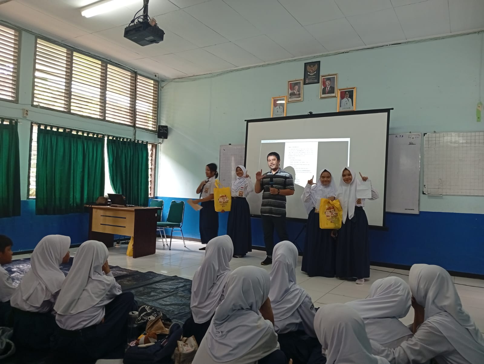 Roadshow Workshop Membaca Ke SMP Negeri 251 Jakarta